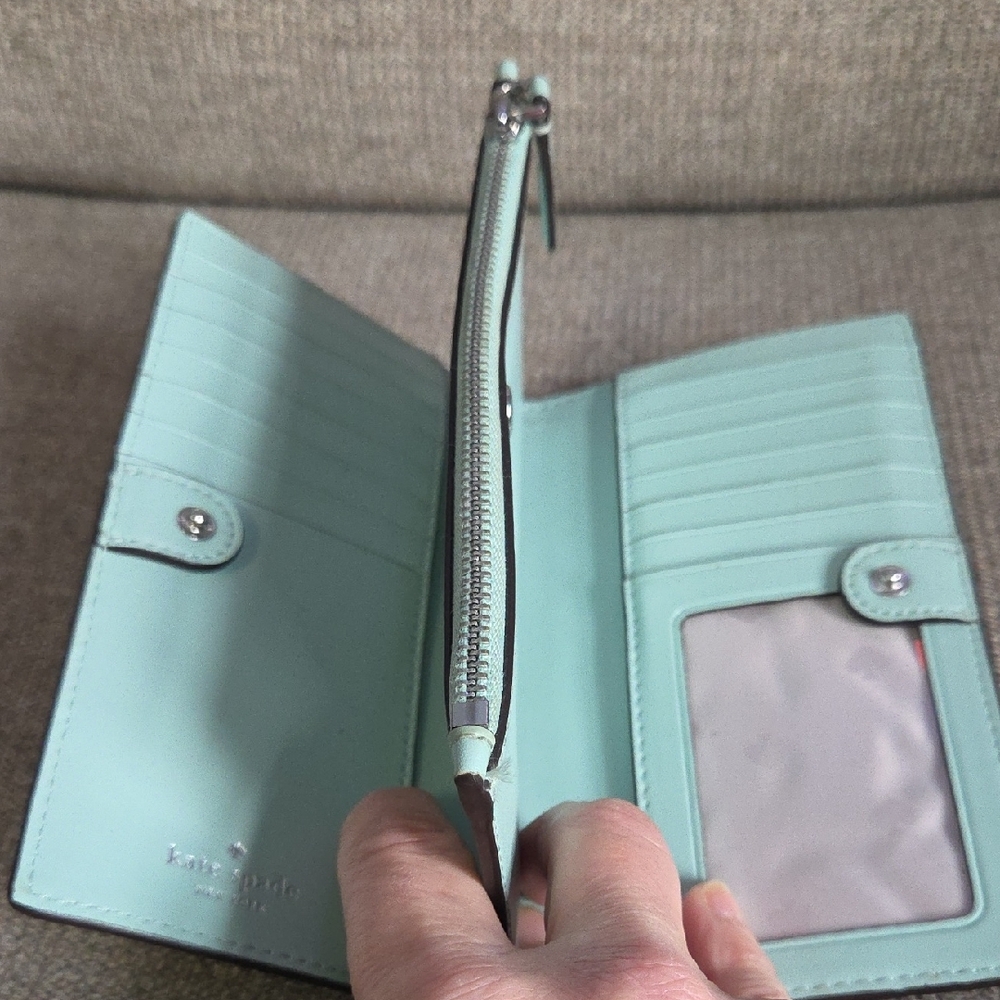 Kate Spade Mint Green Zipper Wallet - Like New Condition - Picture 3 of 4